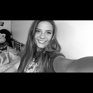 Meet your Posher, Kayla